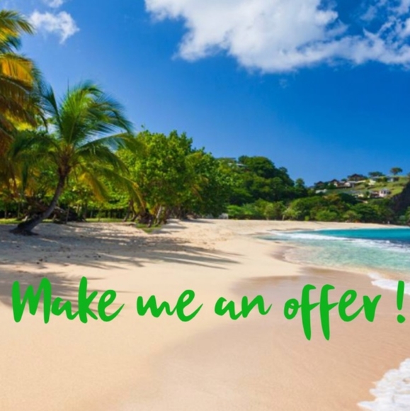 Selling Everything in my Closet - Picture 2 of 4